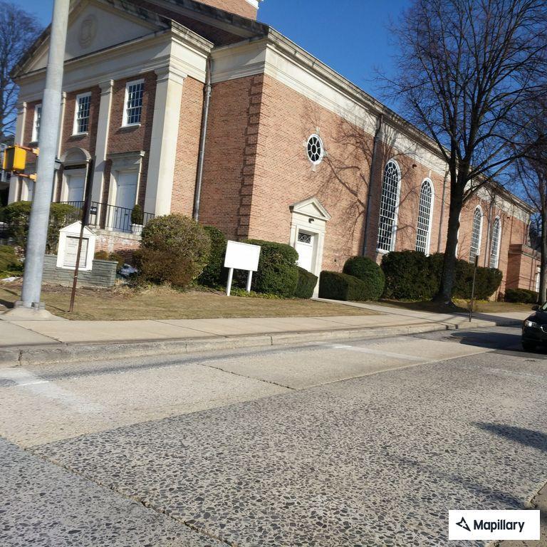 Aggressive driving complaint involving silver Mercedes