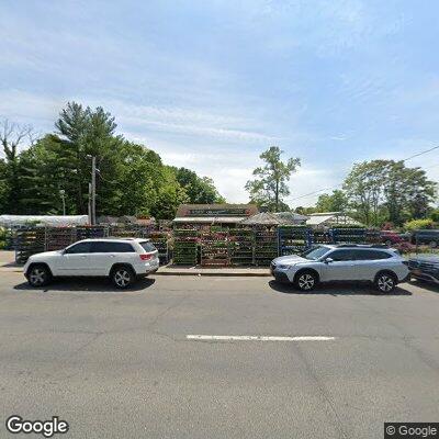 Injury crash at market on East Boston Post Road