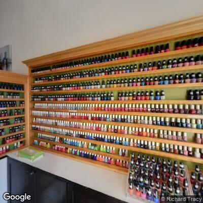 Female in twenties has seizure at Franklin Nails and Spa