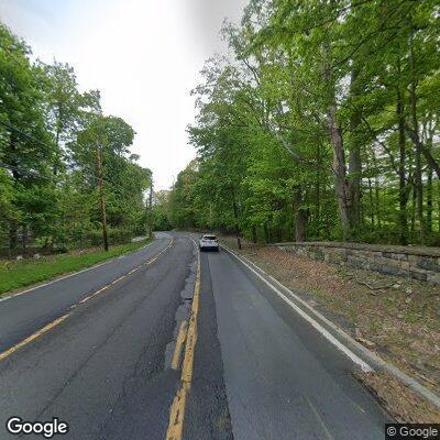 Disabled car with flat tire on Route 9 southbound
