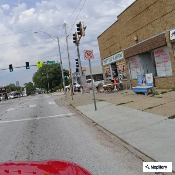Man reported hitting woman near 13th and Vinton