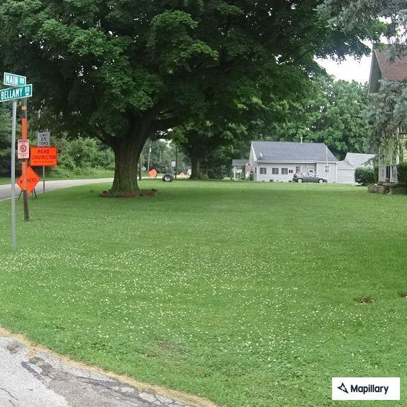Car crashes into tree on East Main Street