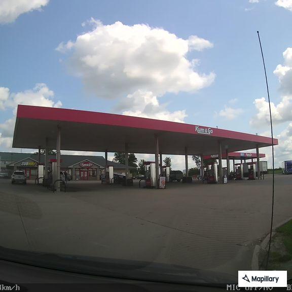 Semi and pickup in interstate hit-and-run near Grinnell