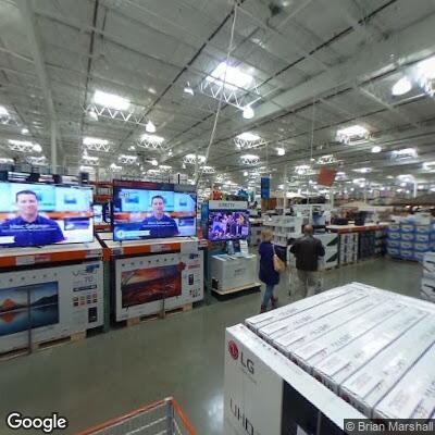Person bleeding at Costco in Bolingbrook