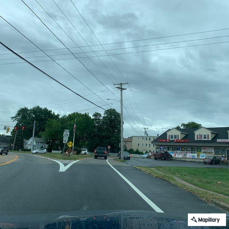 Minor crash near Bristol–Warren line on Route 136