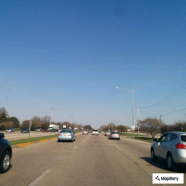 Three-car crash blocks westbound lanes at North and Schmale