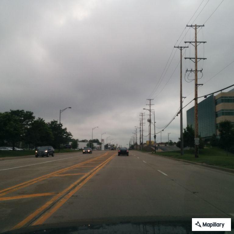 Police pursue stolen car on Lake Street in Elmhurst