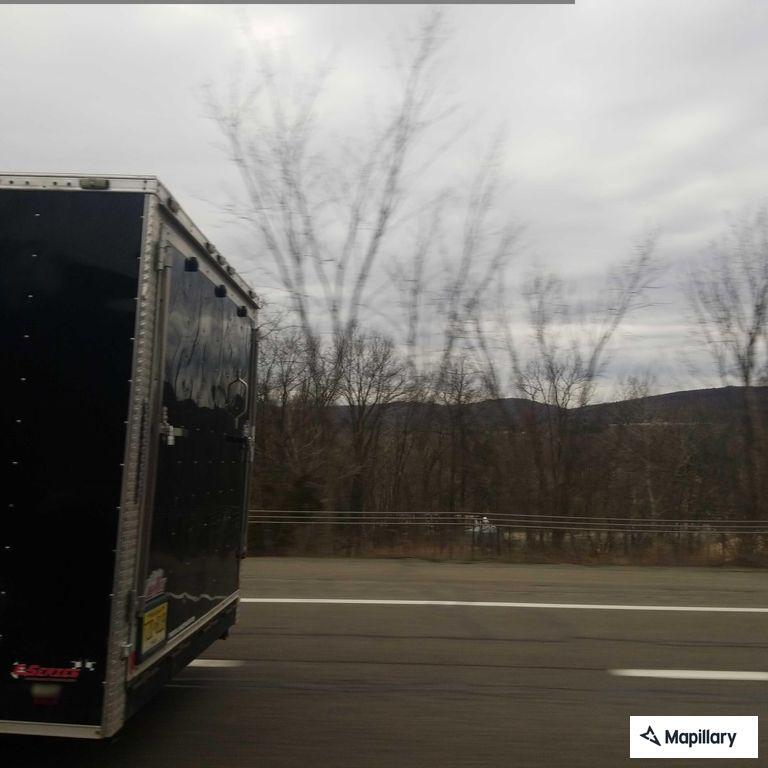 Disabled vehicle on I-81 northbound near mile 6