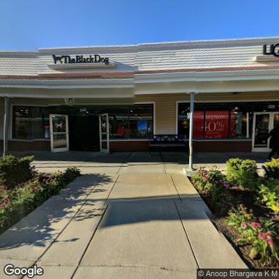 Open 911 line at outlet mall, no emergency found