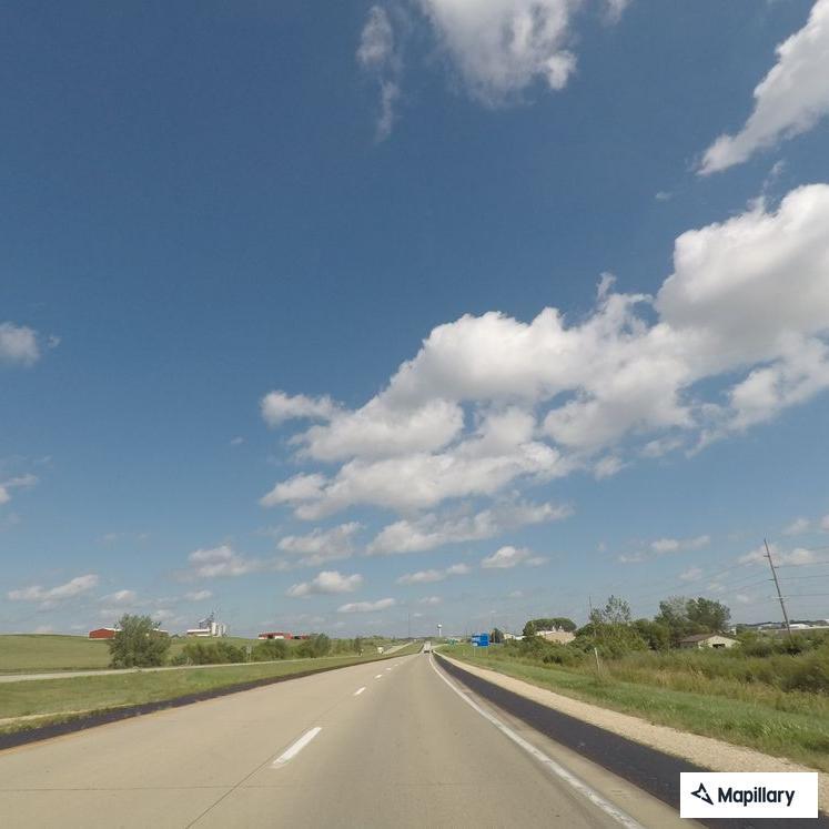 Erratic gray GMC truck reported on US-151