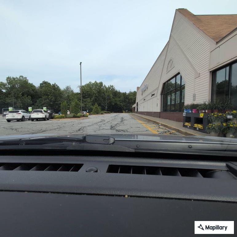 Wallet reported missing in store parking lot