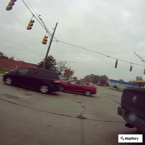 Man suffers chest pains at 7-Eleven in Warren