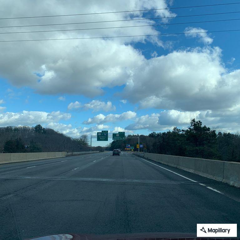 Traffic stop on I-495 with brief foot chase