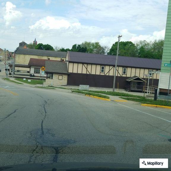 Erratic driver in white Nissan on Highway 51