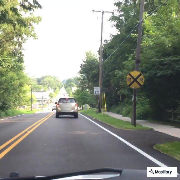 Caller loses sight of suspect vehicle near Brookfield