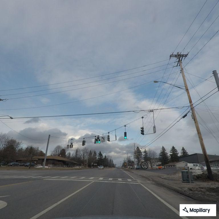 Silver SUV driving erratically on State Route 5