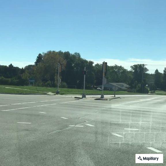 Disabled pickup truck on I-94 at Calhoun