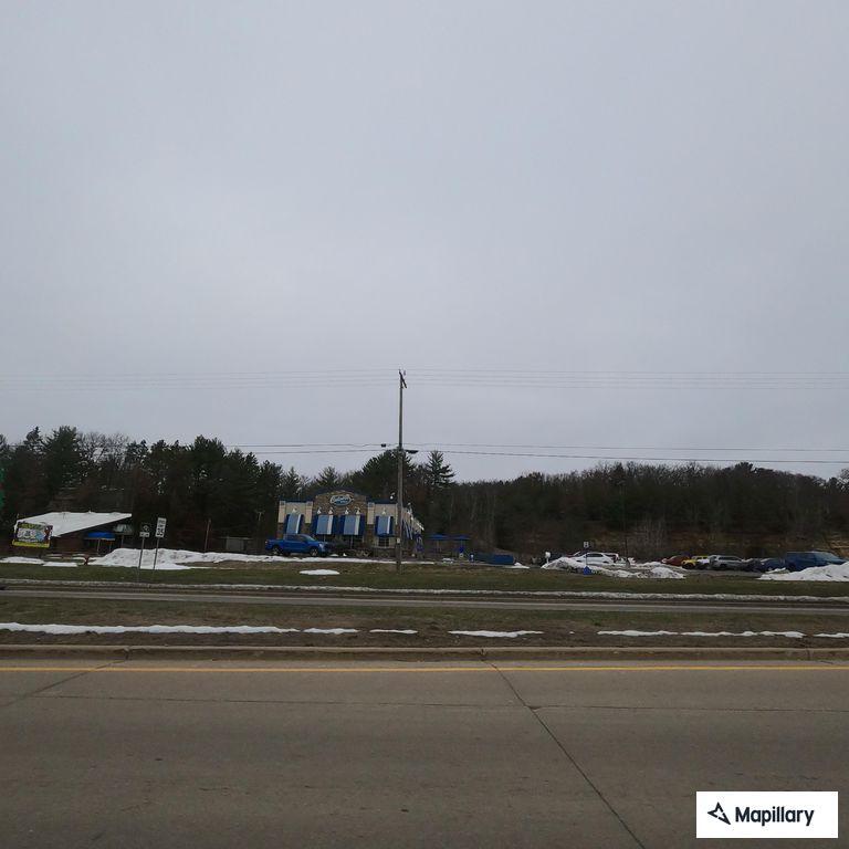 Two-vehicle crash with lane blockage on Highway 13