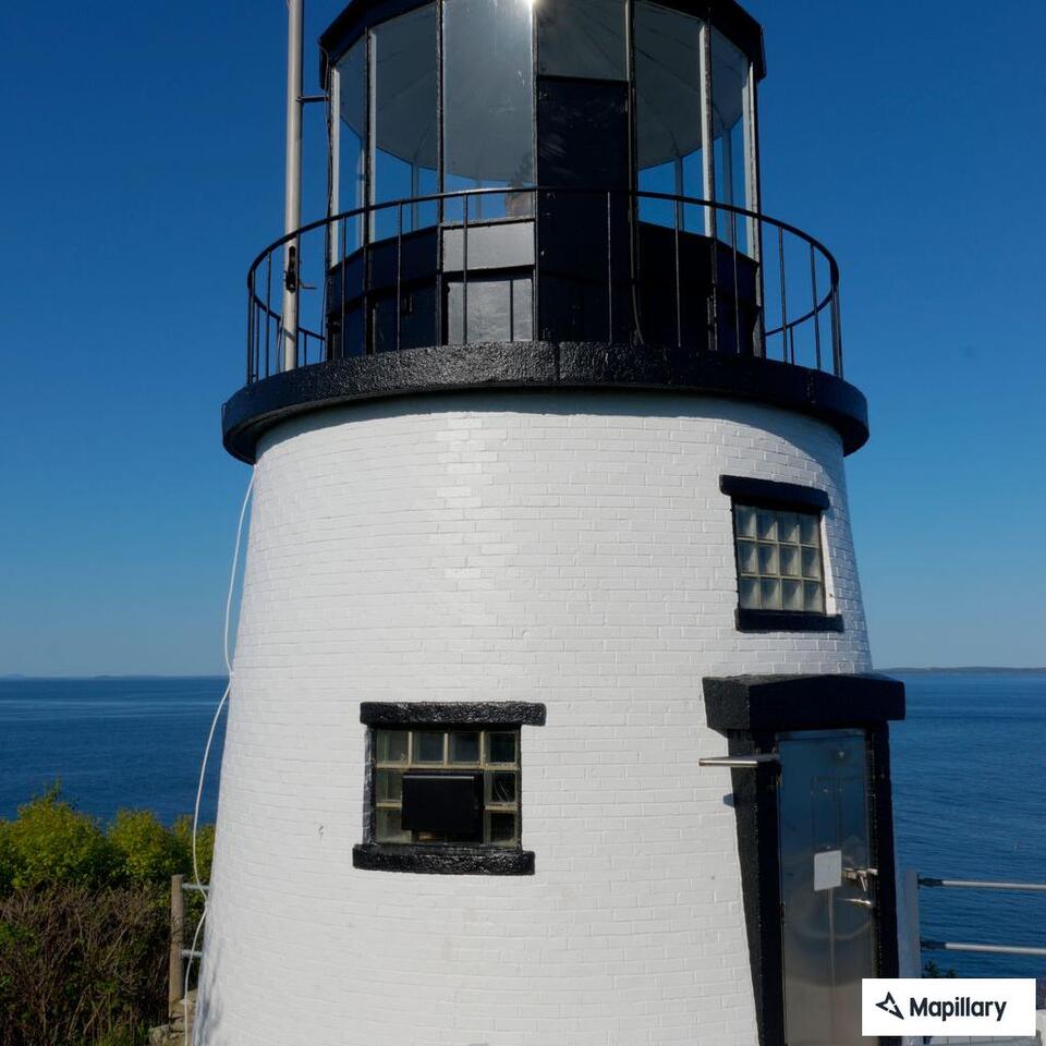 Lost cell phone and wallet found at lighthouse