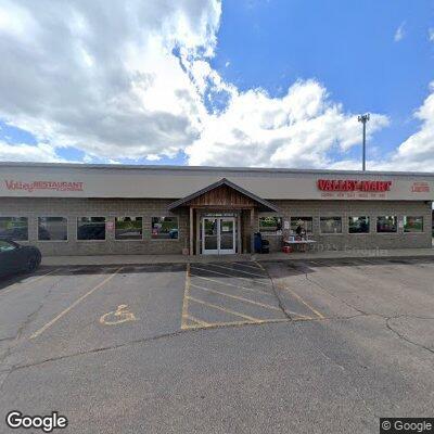 Female with agonal breathing receives CPR at store