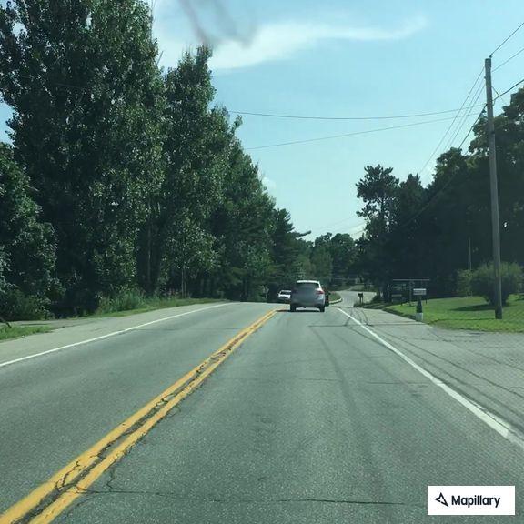 Erratic blue Equinox reported on Main Road South