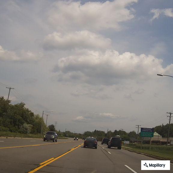 Driver unable to maintain lane on Division Street