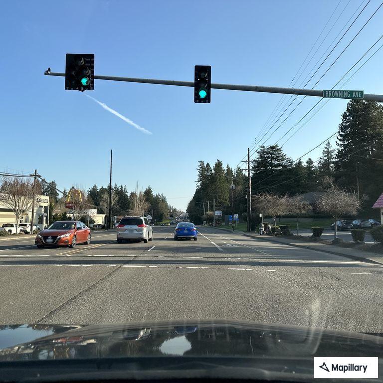 Head-on and T-bone crash on Commercial Street SE