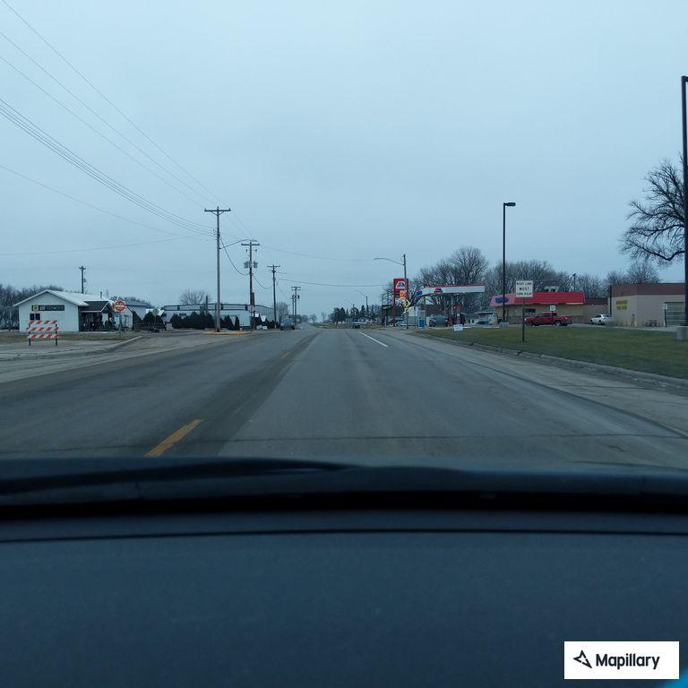 Erratic semi driving on Highway 23 near Clara City
