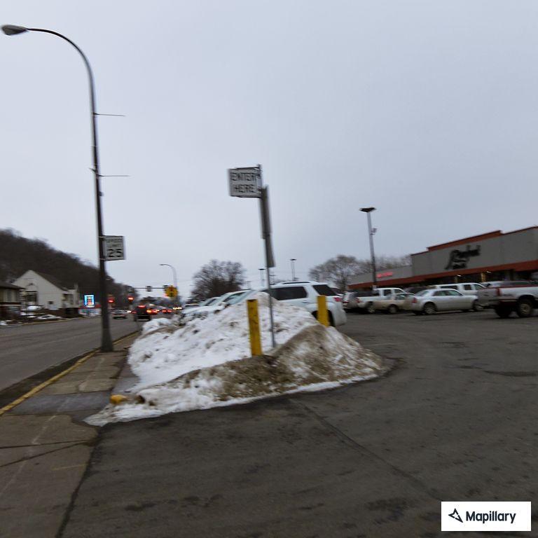 Disoriented man requests food outside Hudson store