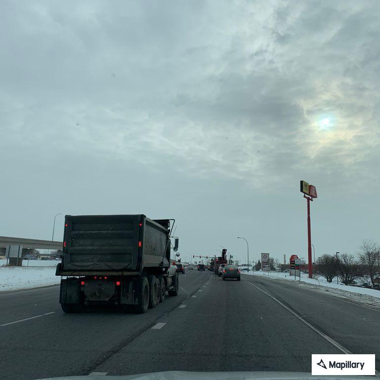 Person confused on I-94 near Main St in Rogers