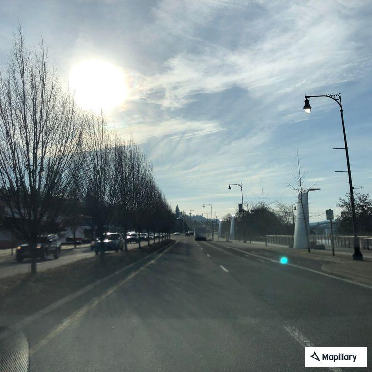 Traffic crash with possible injuries on McLoughlin