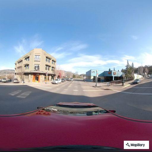 Non-injury crash at First and Oak in Hood River