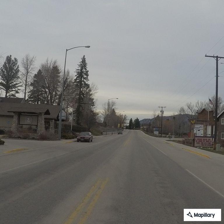 911 hang-up from emergency-only phone on Main Street