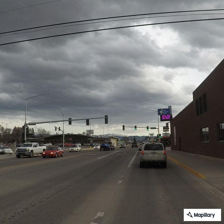 Officer assists stalled vehicle on West Main