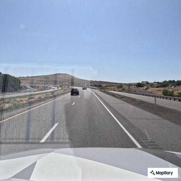 Motorcycles racing on I-82 near Benton City