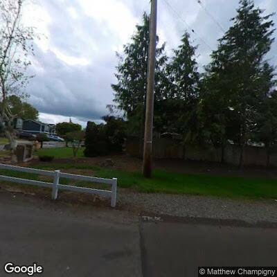 Abandoned SUV with no plates reported in Spanaway