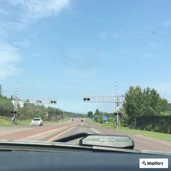 Stalled vehicle blocking traffic in Silver Bay
