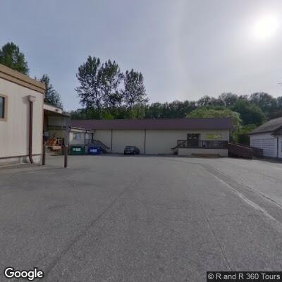 Man yelling and threatening woman at laundromat