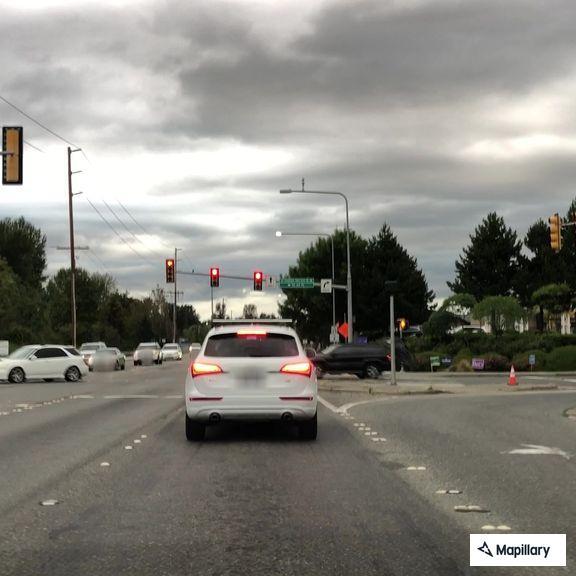 Driver throws objects at cars near Issaquah