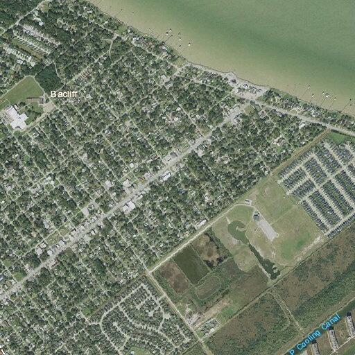 Person reporting difficulty breathing near 12th Street