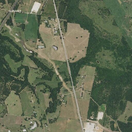 Disabled vehicle blocking lane on Highway 77