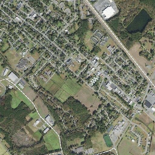 Person with breathing problems near Brentwood Circle in Pocomoke City
