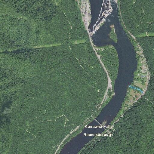 Tree blocks both lanes near Kanawha Falls Bridge