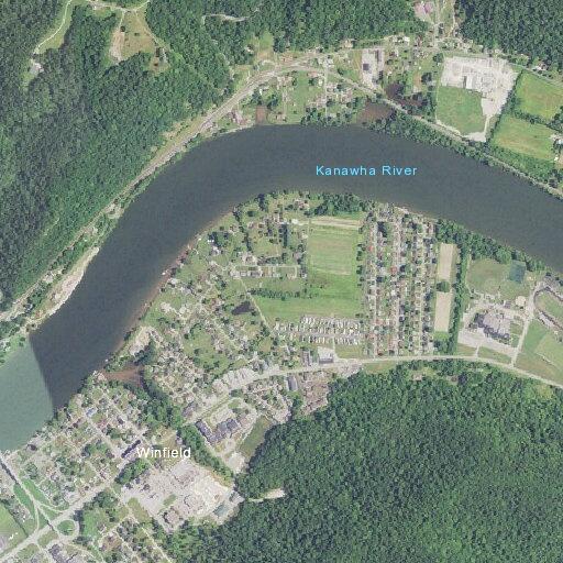 Disabled boat reported on Kanawha River
