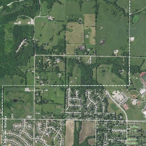 Man aged 32 experiencing chest pain in Excelsior Springs