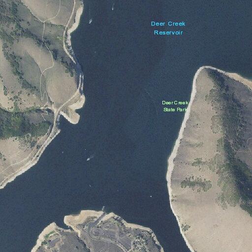 Boat stuck at Deer Creek marina needs assistance