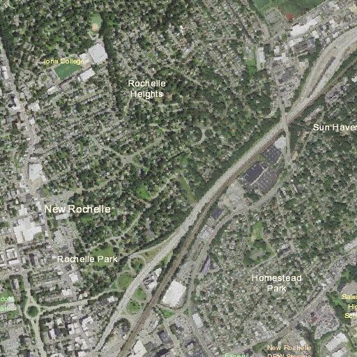 Stalled bus resumes moving on River Street