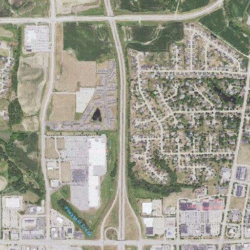 Person reported chest pain near Elmore Avenue in Davenport