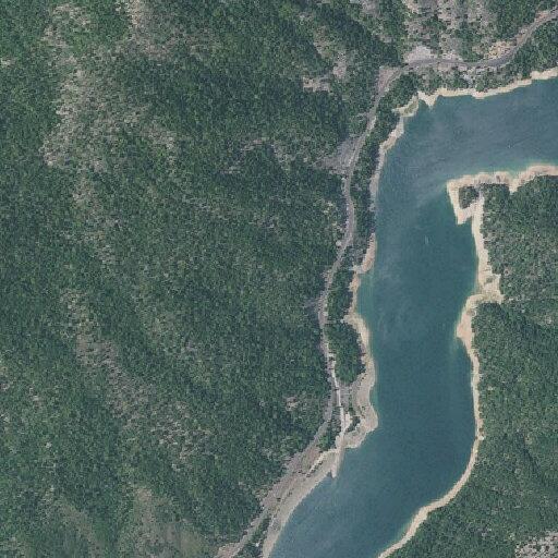 Officer stops boat at Applegate Lake ramp