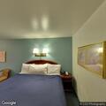 Person with abdominal pain at Sunrise Inn in Hershey